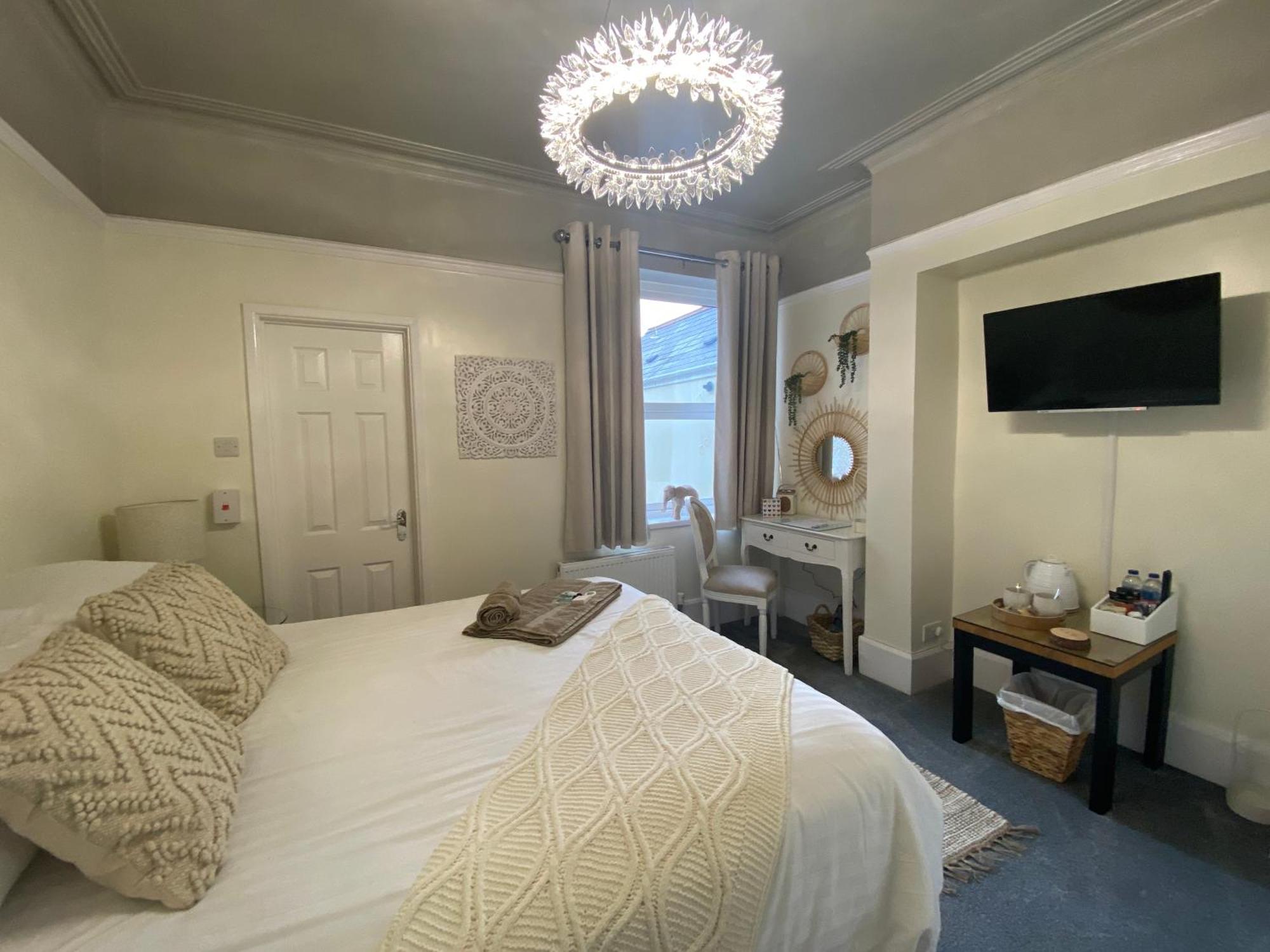 Butterfly Guest House Porthcawl Bagian luar foto